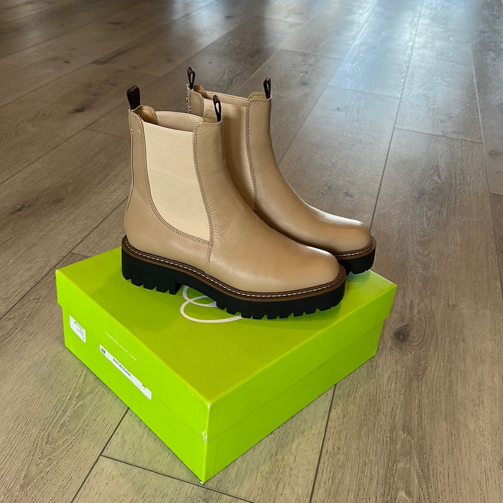 Sam Edelman Laguna sesame leather Chelsea boot size 8.5 NEW!! Very cute